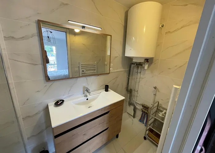 T2bis St Charles * Biarritz